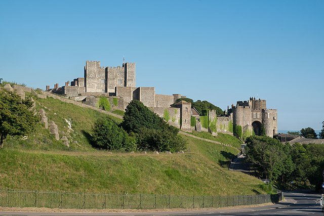 Dover_Castle_from_the_north